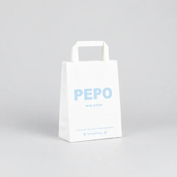 Bolsa de papel blanca pequeña personalizada con asa plana 18x8x24 cm con tinta pantone Pepo