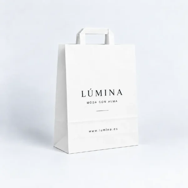 Bolsa de papel blanca personalizada con asa plana 32x13x41 cm, ejemplo Lúmina