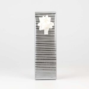 Papel de regalo metalizado elegante con dibujo de rayas irregulares plata