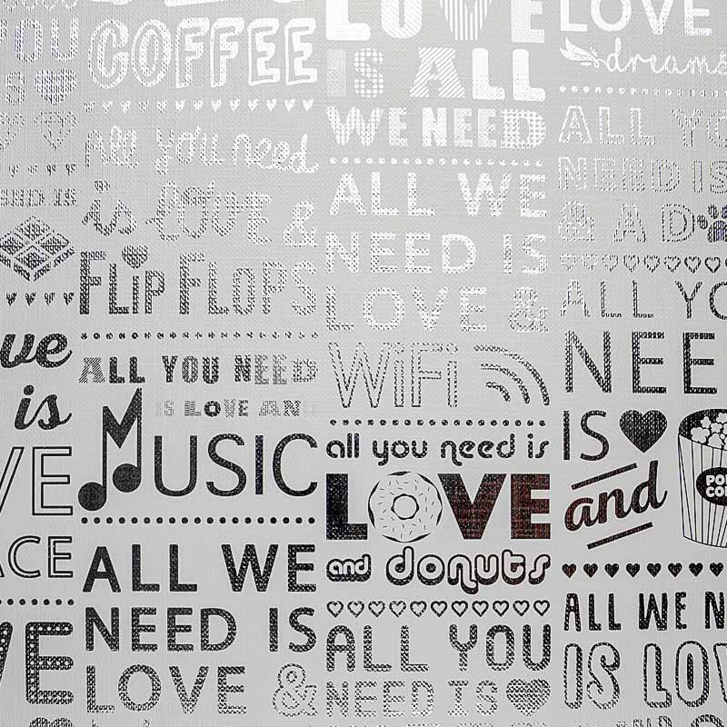 Papel regalo metalizado frase all you need is love