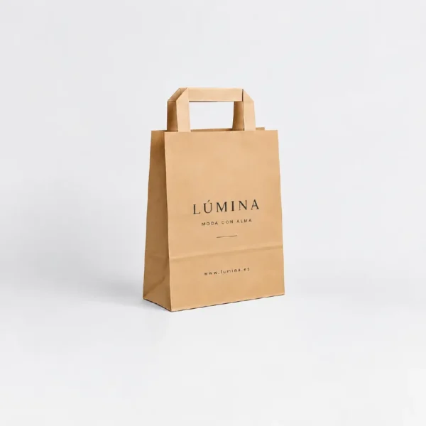Bolsa de papel kraft pequeña personalizada con asa plana 18x8x24 cm, ejemplo Lúmina Bolsa de papel kraft pequeña personalizada con asa plana 18x8x24 cm, ejemplo Lúmina