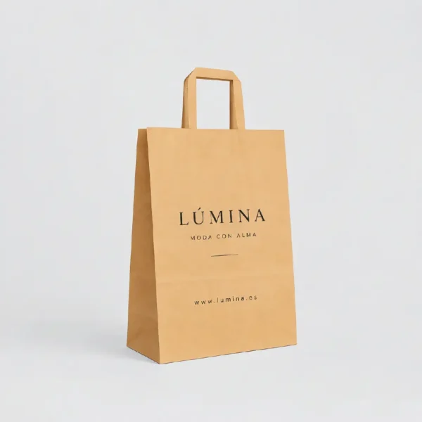 Bolsa de papel personalizada 24x11x31 cm – ejemplo Lúmina Bolsa de papel kraft personalizada con asa plana 24x11x31 cm, ejemplo Lúmina
