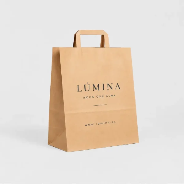 Bolsa de papel kraft personalizada con asa plana 32x16x35 cm, ejemplo Lúmina